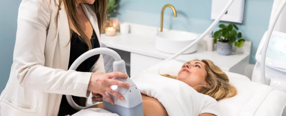 Does Fat Freezing at Home Work? DIY Devices vs Professional Cryolipolysis